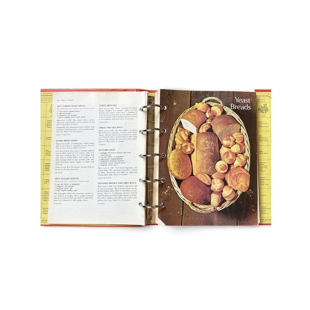 Vintage Betty Crocker's Cookbook Red 5 Ring Binder Hardcover Grannycore Golden